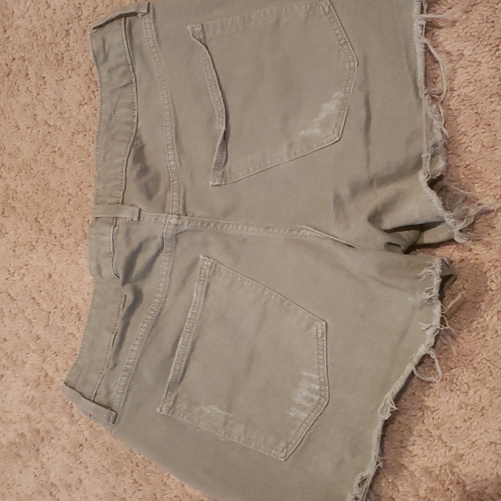 Shorts - Picture 2 of 3